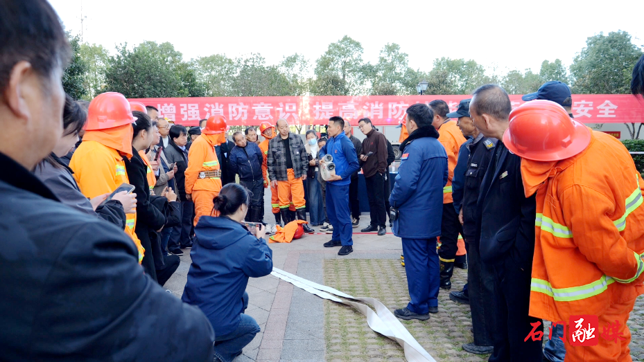 我县开展物业行业冬季消防培训演练活动1.png 我县开展物业行业冬季消防培训演练活动1.png