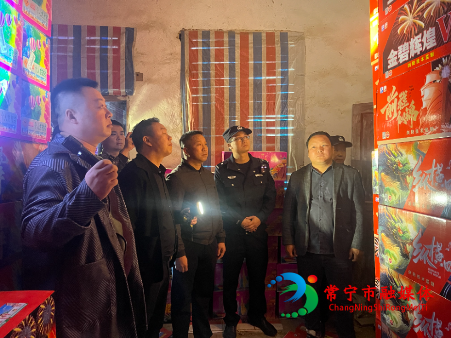 【曝光台】2586件烟花暗藏民房 常宁连夜消除隐患.jpg 【曝光台】2586件烟花暗藏民房 常宁连夜消除隐患.jpg