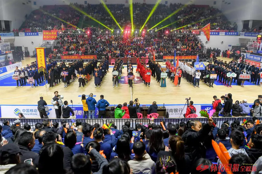 首届怀化市篮球联赛燃情开赛