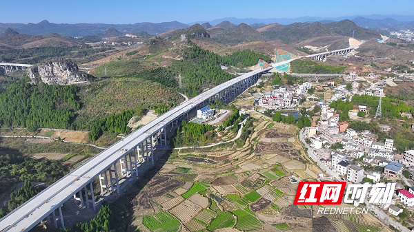 图片说明:石甄源大桥航拍2;拍摄者:王登科.JPG 图片说明:石甄源大桥航拍2;拍摄者:王登科.JPG