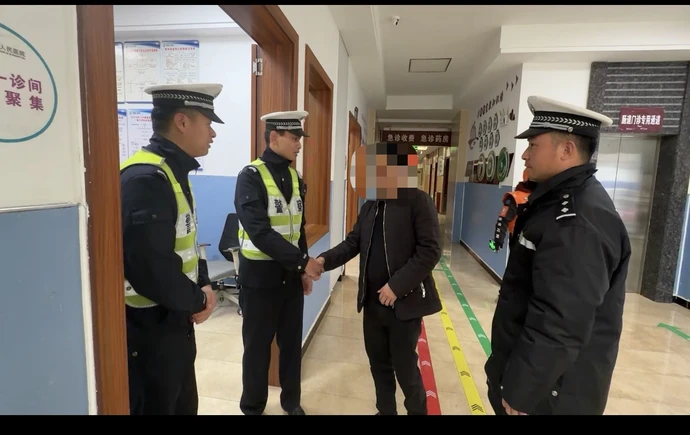 与时间赛跑！花垣公安交警5分钟开辟生命通道 护航心脏病患者脱险