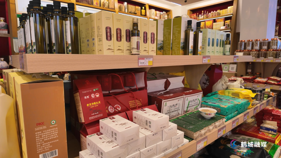 初编 怀化市食品协会产品展销中心升级启幕 架起助农兴产产销连心桥.mp4_000026.922.png 初编 怀化市食品协会产品展销中心升级启幕 架起助农兴产产销连心桥.mp4_000026.922.png