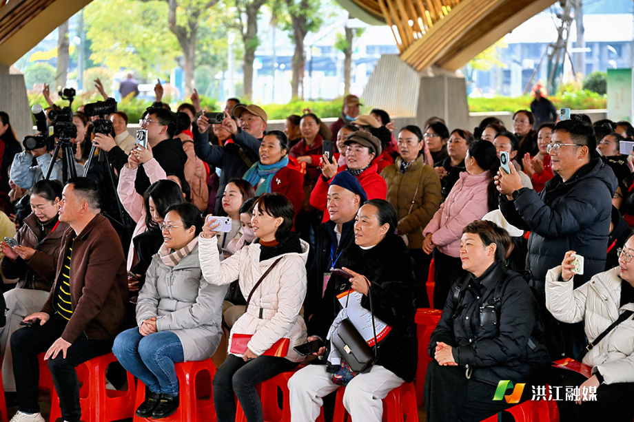 12月15日上午,2025年中央歌剧院公共文化服务走进怀化暨乡村网红走基层活动1.jpg 12月15日上午,2025年中央歌剧院公共文化服务走进怀化暨乡村网红走基层活动1.jpg