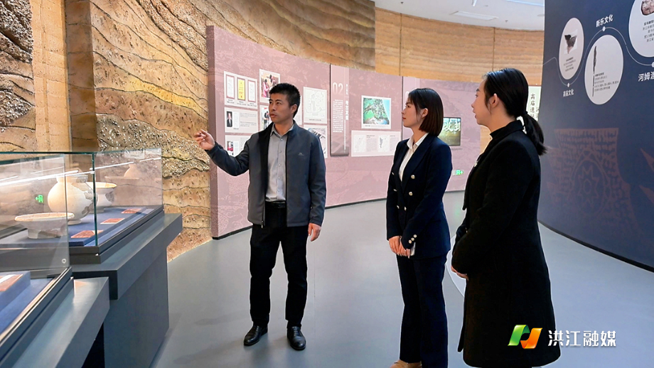 易振华:文脉深耕间履职 良策建言中发力2.jpg 易振华:文脉深耕间履职 良策建言中发力2.jpg