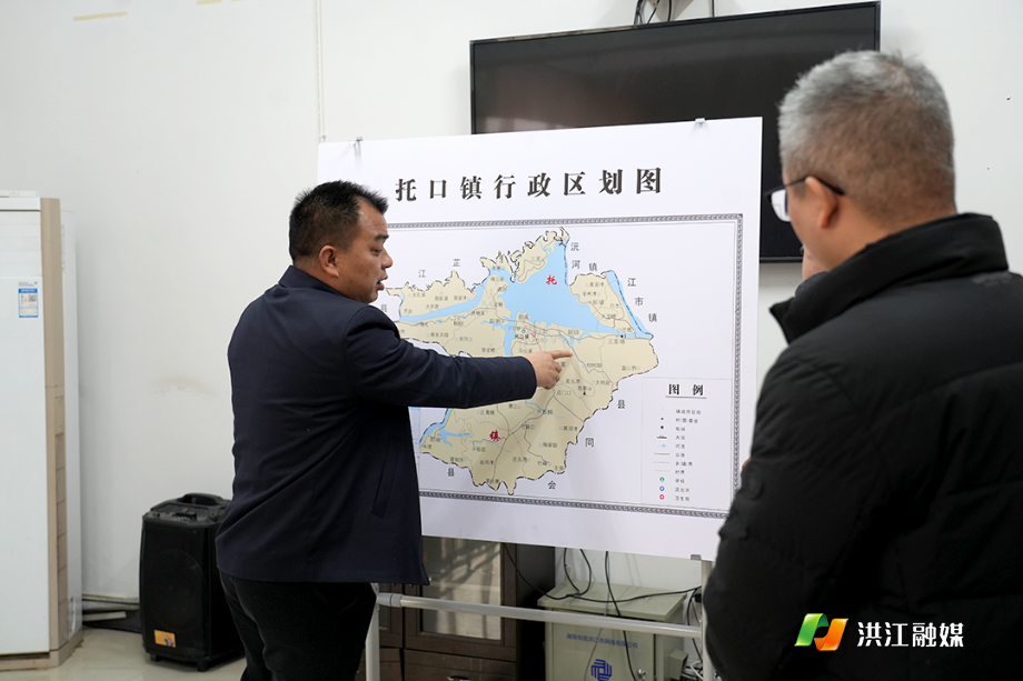 易石林:以代表担当绘就和美富裕乡村新图景1.jpg 易石林:以代表担当绘就和美富裕乡村新图景1.jpg