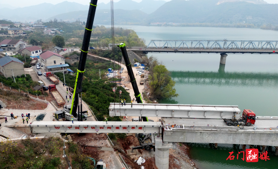 澧水特大桥顺利合龙 石门三期“能源动脉”全线打通2.jpg 澧水特大桥顺利合龙 石门三期“能源动脉”全线打通2.jpg