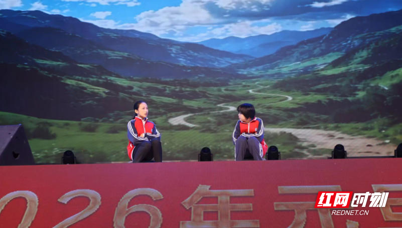 601班的语言节目《回音》，以独特的表达形式传递出对成长、对生活的感悟，细腻的情感引发了师生们的共鸣。