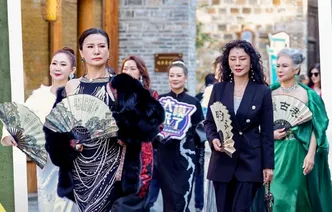 海报 | 古巷遇“大模”！岁月流转，风采灼灼