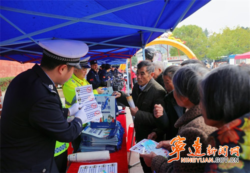 宁远交警多维度宣讲交通安全_副本500.jpg