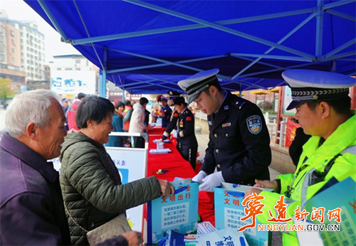 宁远交警多维度宣讲交通安全2_副本500.jpg
