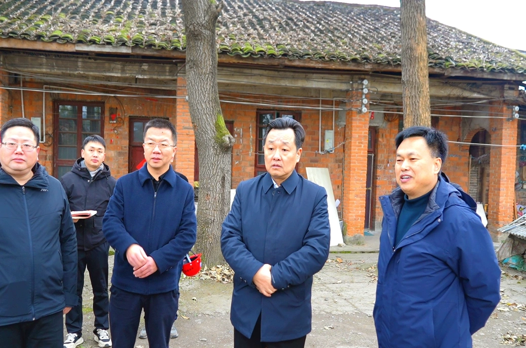 唐成调研学校项目建设并督导检查安全生产工作