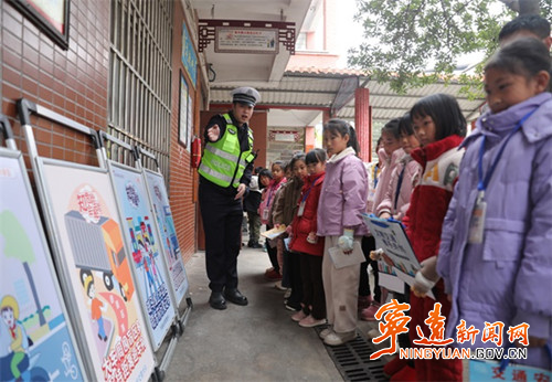 宁远交警上好寒假前交通安全“最后一课”_副本500.jpg 宁远交警上好寒假前交通安全“最后一课”_副本500.jpg