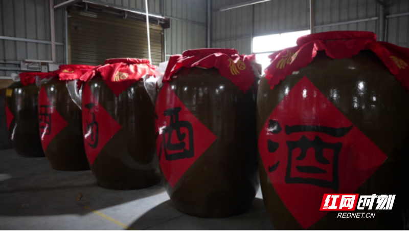 胡镇忠:传承爱与美好 精酿一坛好酒786.png 胡镇忠:传承爱与美好 精酿一坛好酒786.png