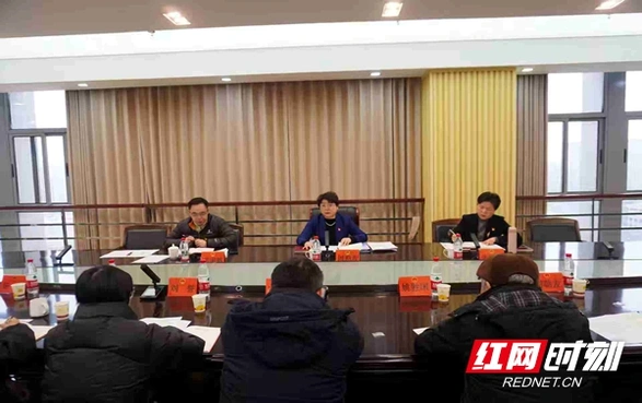 周迎春参加所在党支部主题党日活动