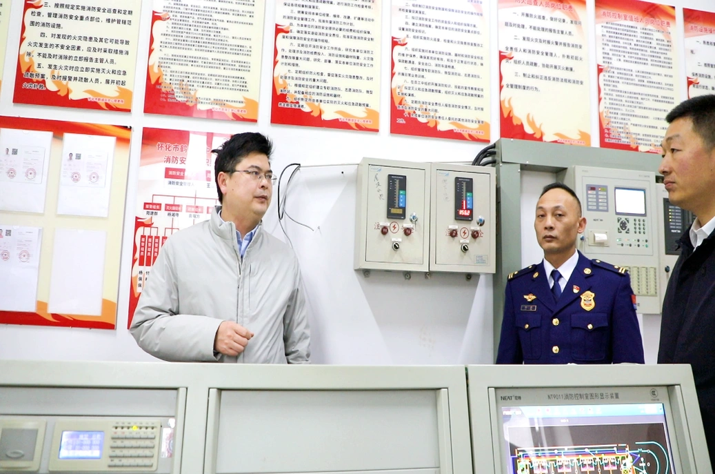 郑明明督导检查安全生产工作