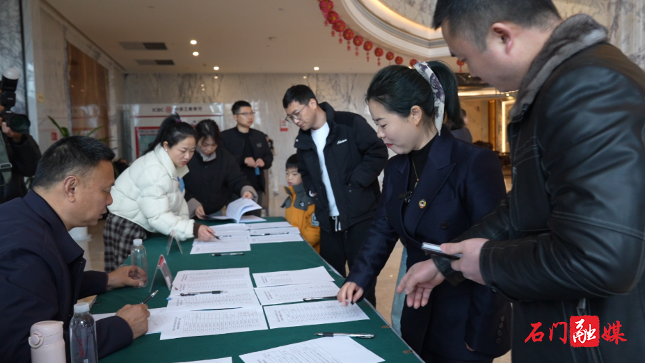 政协委员陆续向大会报道 石门进入“两会时间”3.png 政协委员陆续向大会报道 石门进入“两会时间”3.png
