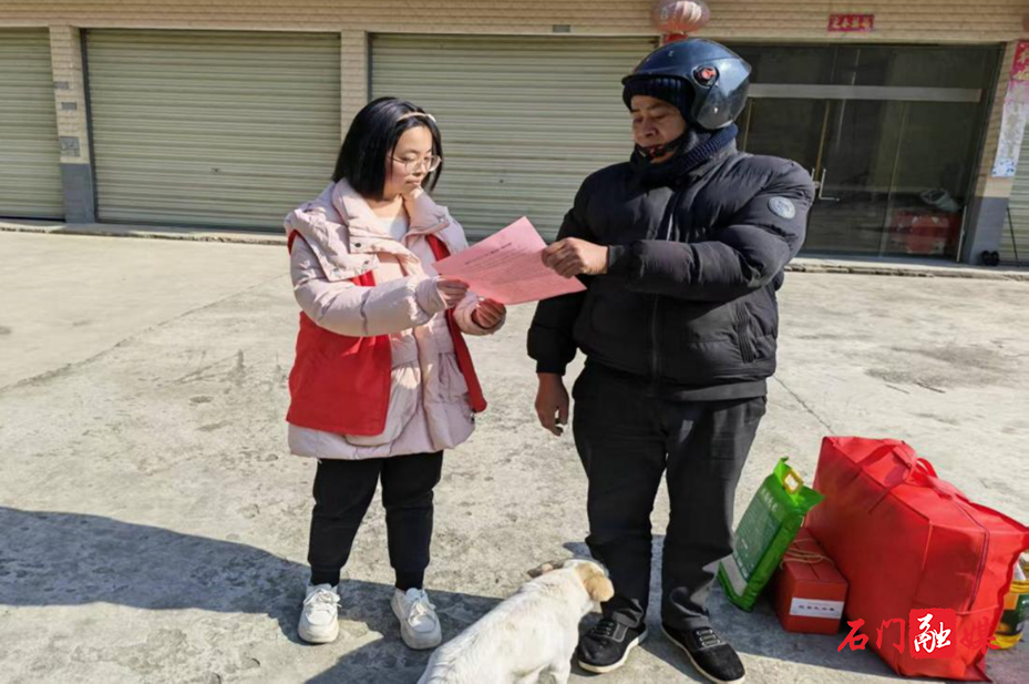 磨市镇横铺村：岁寒情暖系桑榆 学子乡音送平安2.jpg