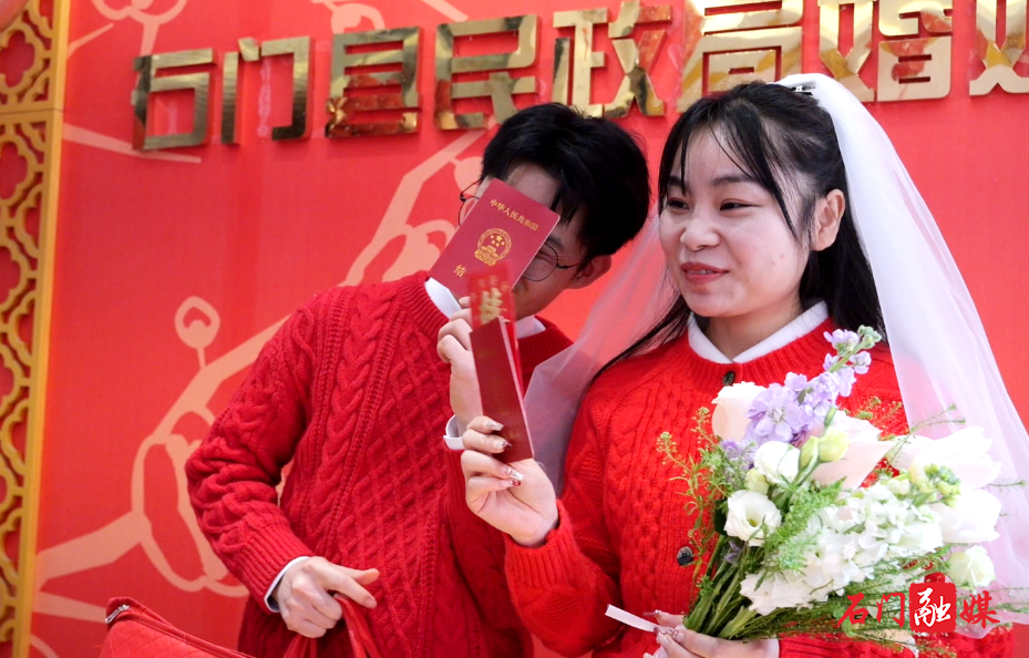 红本为证 简约启程 集体婚礼倡新风12.png 红本为证 简约启程 集体婚礼倡新风12.png