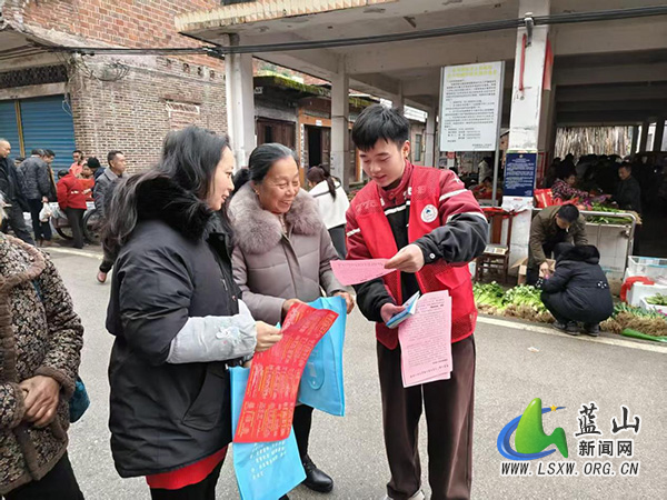 【新春走基层】浆洞瑶族乡赶集日开展就业政策宣传活动.jpg 【新春走基层】浆洞瑶族乡赶集日开展就业政策宣传活动.jpg