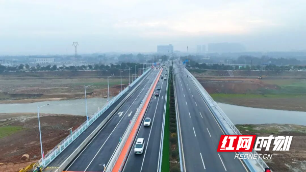 雷锋大道沩水桥通车.jpg