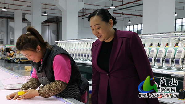 邓群到经开区调研产业项目建设及复工复产工作.jpg 邓群到经开区调研产业项目建设及复工复产工作.jpg