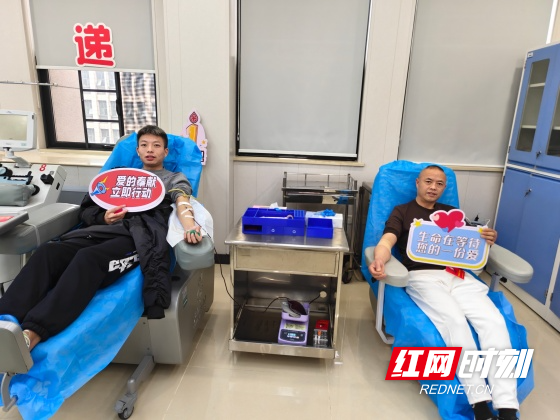 26.2.26 父子献血.jpg