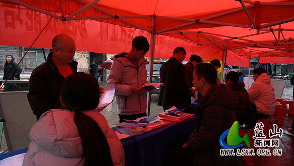 我县新春岗位送下乡 就业服务“零距离”.jpg