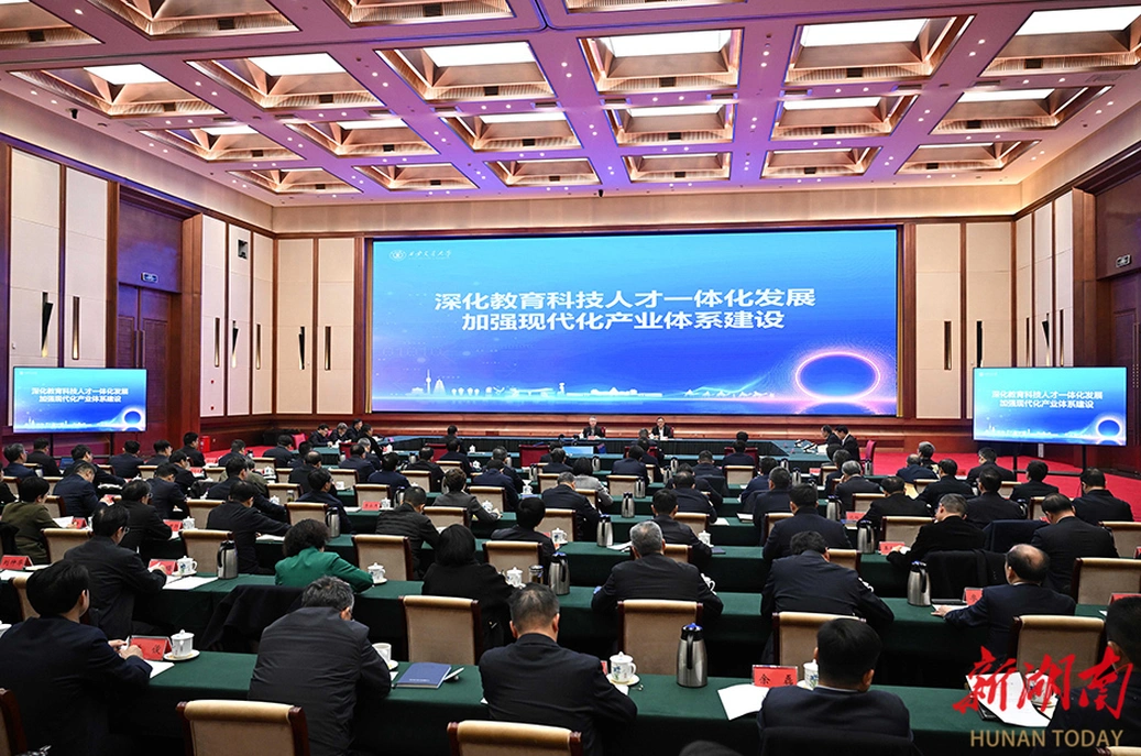 沈晓明：一体推进教育科技人才发展 为实现“三高四新”美好蓝图提供有力支撑