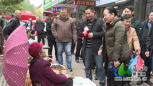 邓群:全力以赴推进全国文明城市2.jpg 邓群:全力以赴推进全国文明城市2.jpg