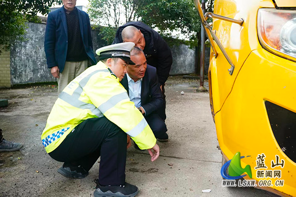 蓝山:多举措筑牢校车安全防线2.jpg 蓝山:多举措筑牢校车安全防线2.jpg