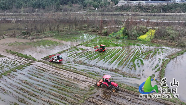 我县人勤春来早 春耕备耕忙1.jpg