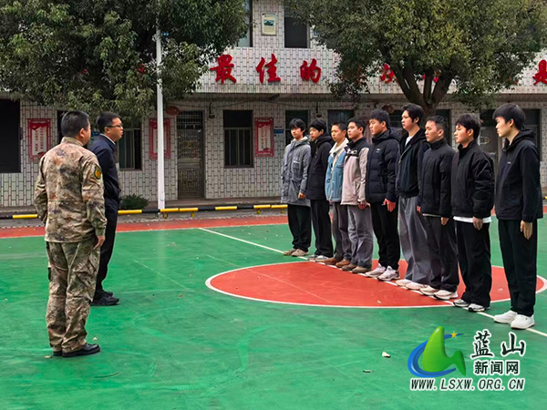 土市镇组织召开体检政审合格应征青年集体谈心谈话会.jpg 土市镇组织召开体检政审合格应征青年集体谈心谈话会.jpg