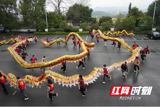 宜章县一六镇:百米长龙“闹元宵”(新媒体)334.png 宜章县一六镇:百米长龙“闹元宵”(新媒体)334.png