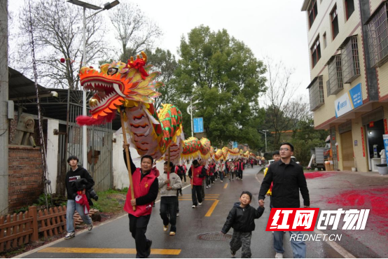 宜章县一六镇:百米长龙“闹元宵”(新媒体)335.png 宜章县一六镇:百米长龙“闹元宵”(新媒体)335.png