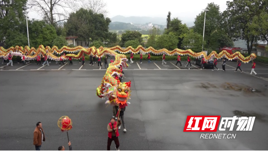 宜章县一六镇:百米长龙“闹元宵”(新媒体)338.png 宜章县一六镇:百米长龙“闹元宵”(新媒体)338.png