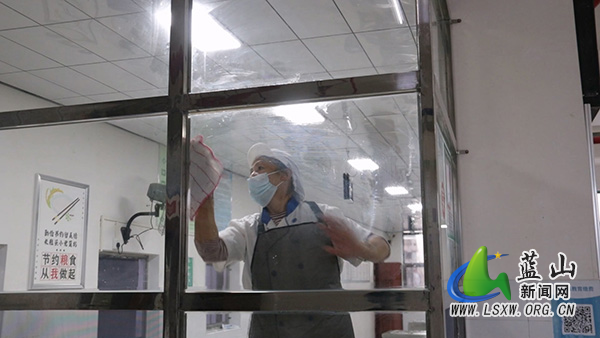 县赤蓝桥小学：做足“功课”迎开学 整洁温馨待生归2.jpg