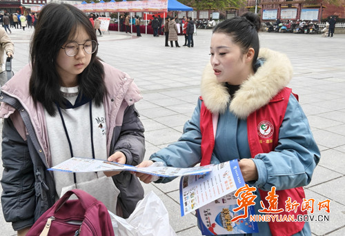 宁远县文庙街道:践行雷锋精神 传递禁毒力量_副本_副本500.jpg 宁远县文庙街道:践行雷锋精神 传递禁毒力量_副本_副本500.jpg