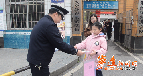 宁远公安护航学子启新程_副本500.png