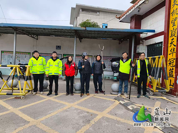 所城镇：“护学岗”准时上线 护航开学第一天.jpg