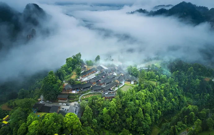 总书记关切事·两会回访记丨十八洞村：产业旺、乡村美、民心暖 绘就乡村振兴新图景