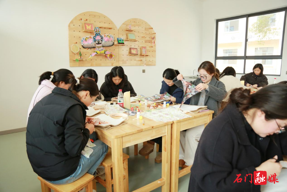 石门法院开展庆祝“三八”妇女节暨女法官国际日系列活动4.jpg 石门法院开展庆祝“三八”妇女节暨女法官国际日系列活动4.jpg