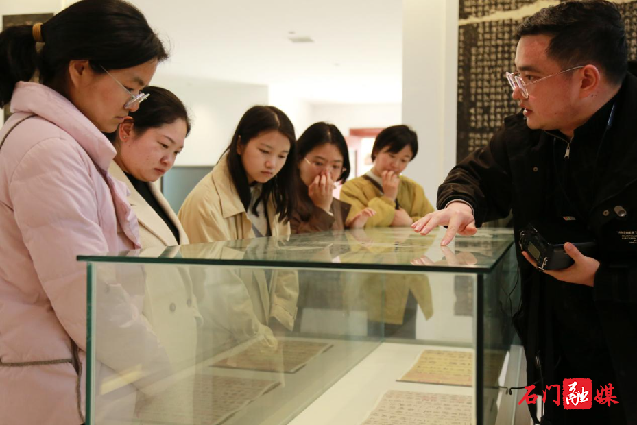 石门法院开展庆祝“三八”妇女节暨女法官国际日系列活动3.jpg 石门法院开展庆祝“三八”妇女节暨女法官国际日系列活动3.jpg