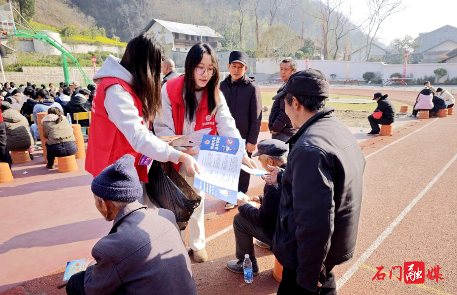子良镇:法治护航开学季 平安守护少年行2.jpg 子良镇:法治护航开学季 平安守护少年行2.jpg