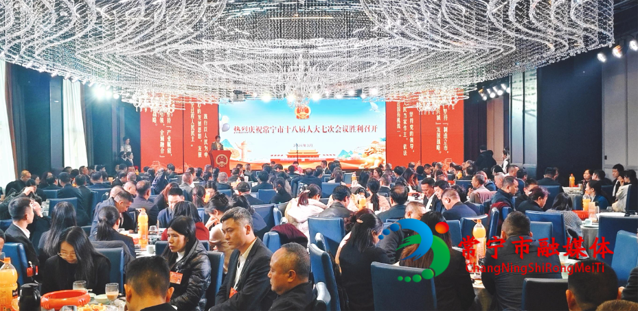 罗卫华看望出席市十八届人大七次会议的代表 邓艳红参加(1).jpg