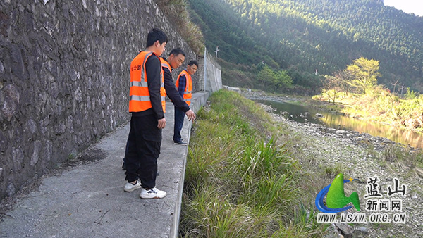 县公路建设养护中心：隐患排除不停歇 安全守护不松懈.jpg