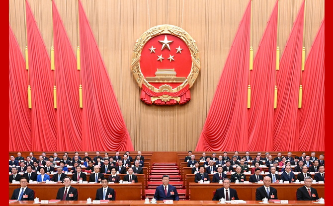 习近平等党和国家领导人出席十四届全国人大四次会议闭幕会