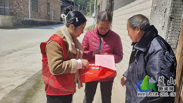 浆洞瑶族乡:敲门入户送平安 反诈禁毒护瑶乡.jpg 浆洞瑶族乡:敲门入户送平安 反诈禁毒护瑶乡.jpg