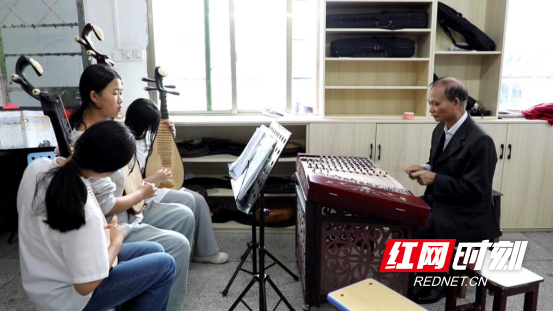 宜章莽山：支教老师爱心助学    情系瑶乡教育发展636.png