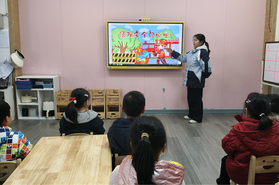 消防“润”童心 安全“植”心田