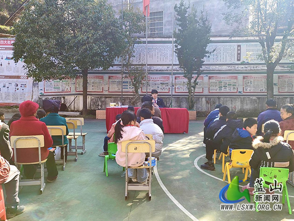 犁头瑶族乡：法治护航伴成长 “向阳花”开暖瑶乡.jpg